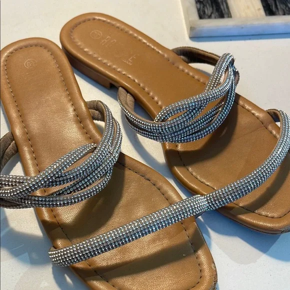 Rouge! Gold and Silver Sandals with Metallic Floral Design - Picture 12 of 12